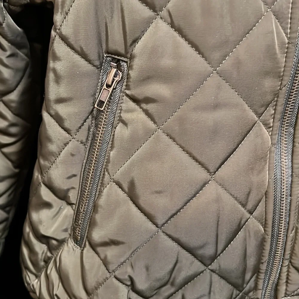 Forever 21 Quilted Satin Bomber Jacket in Olive Green. - Picture 2 of 7